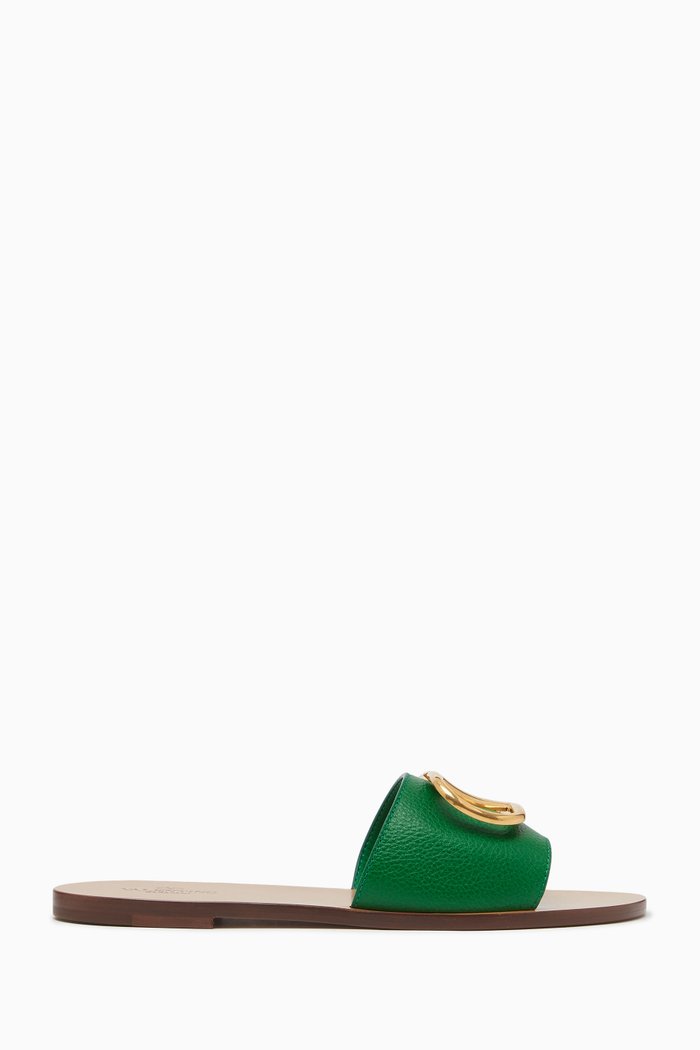 

Valentino Garavani VLOGO Signature Flats in Grained Leather, Green