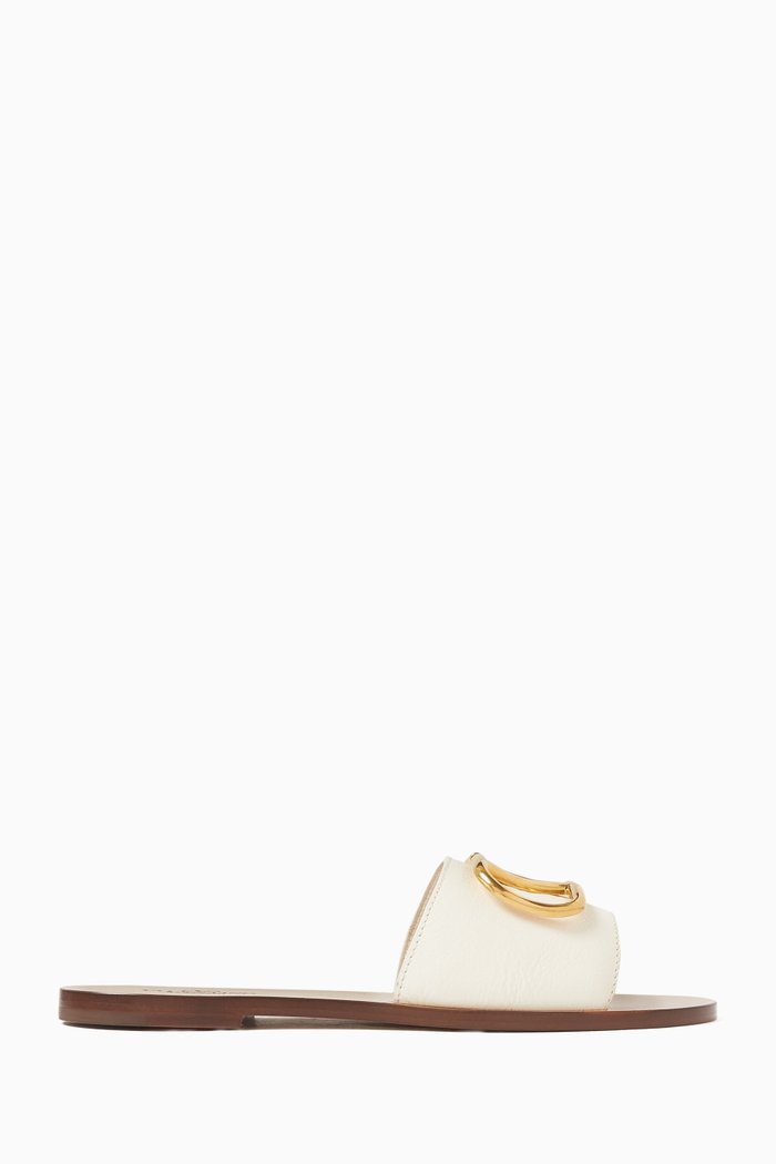 

Valentino Garavani VLOGO Signature Flats in Grained Leather, White