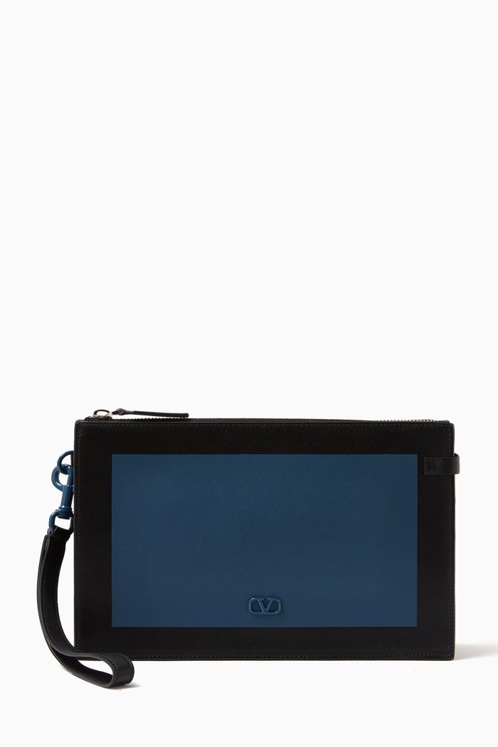 

Valentino Garavani VLOGO Signature Pouch in Calfskin, Black