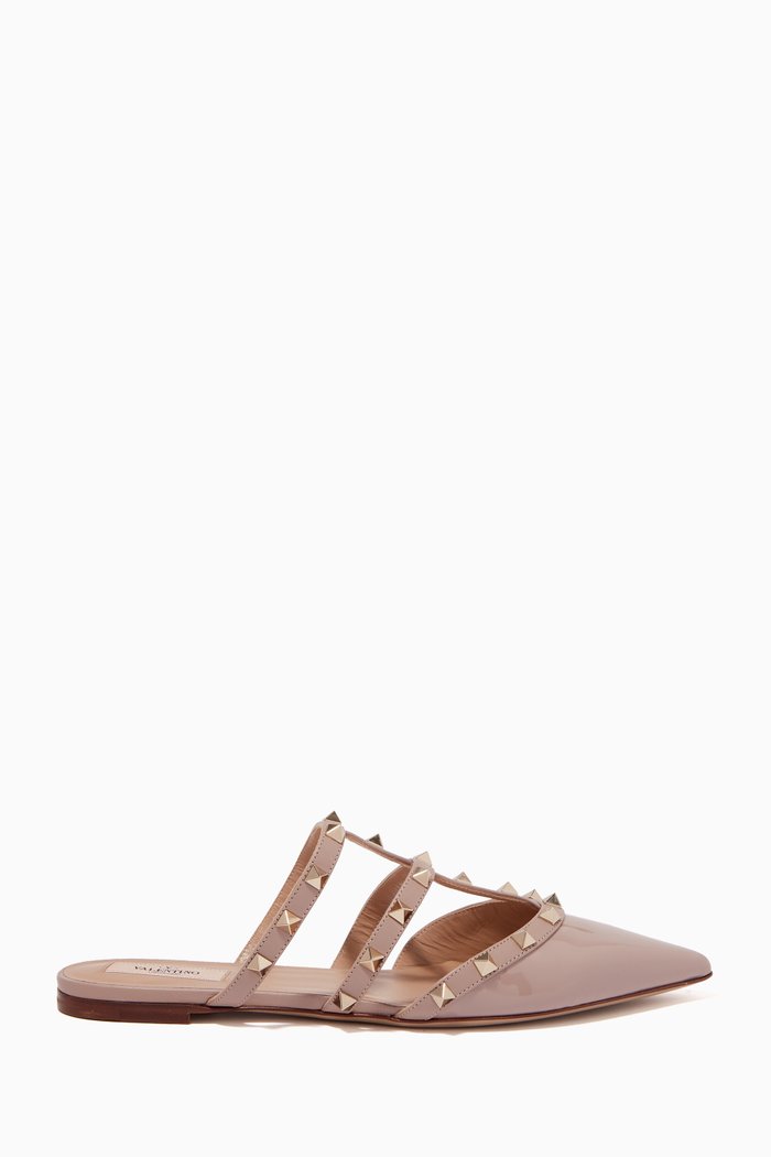 

Rockstud Flat Mules in Patent Leather, Neutral
