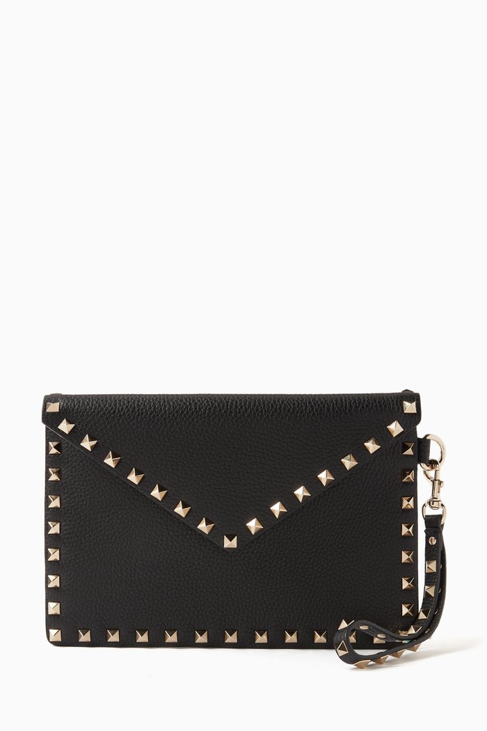 

Valentino Garavani Large Rockstud Envelope Pouch in Leather, Black