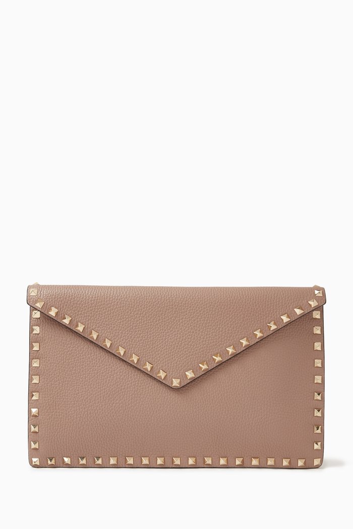 

Valentino Garavani Rockstud Pouch in Grainy Calfskin Leather, Pink