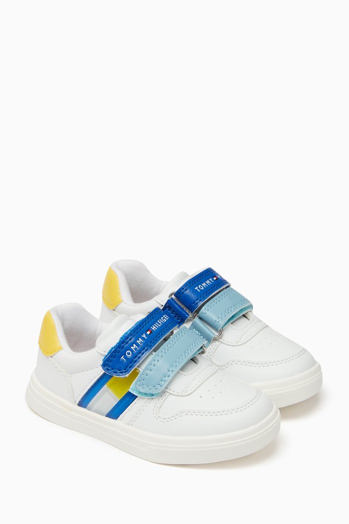 

Low cut sneakers in Faux Leather, White