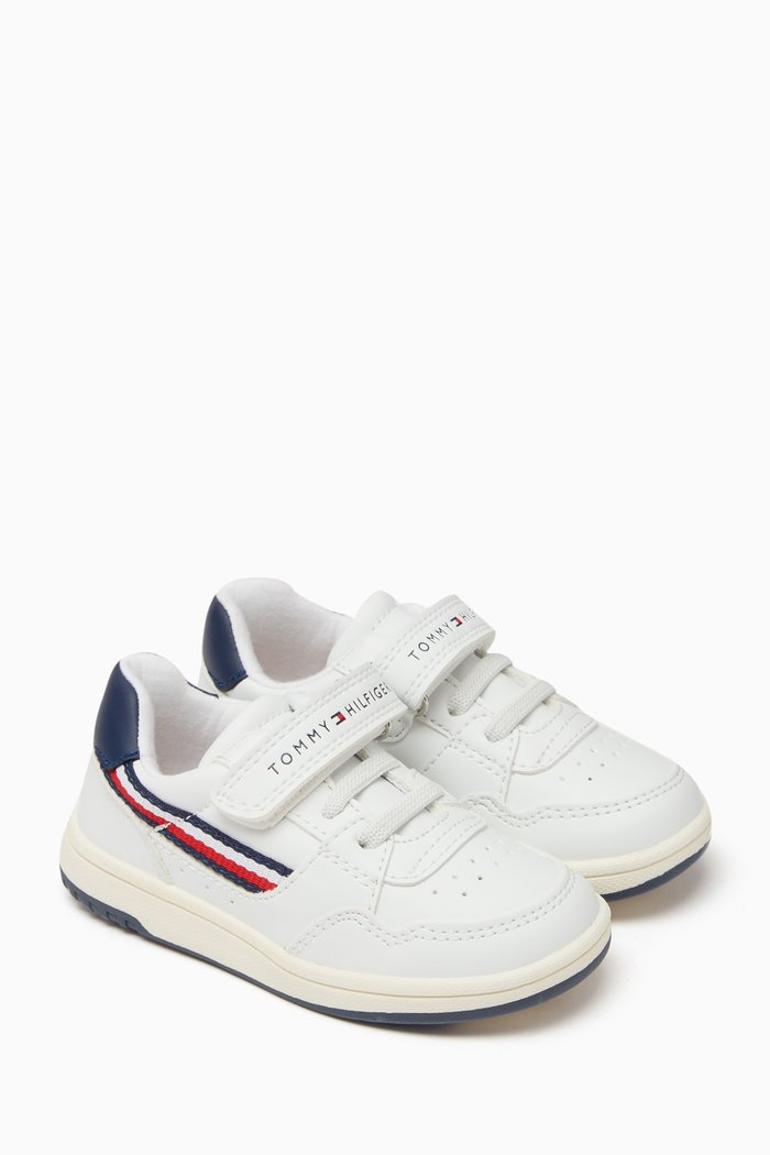 

Low Cut Lace-up Velcro Sneakers in Faux Leather, White