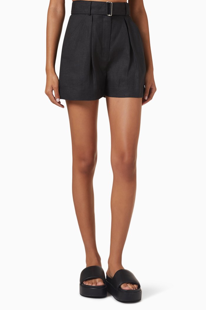 

Belted Pleated Shorts in Linen, Black