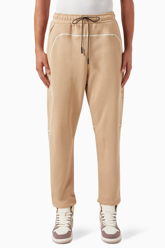 

Engineered Sweatpants in Fleece, Neutral