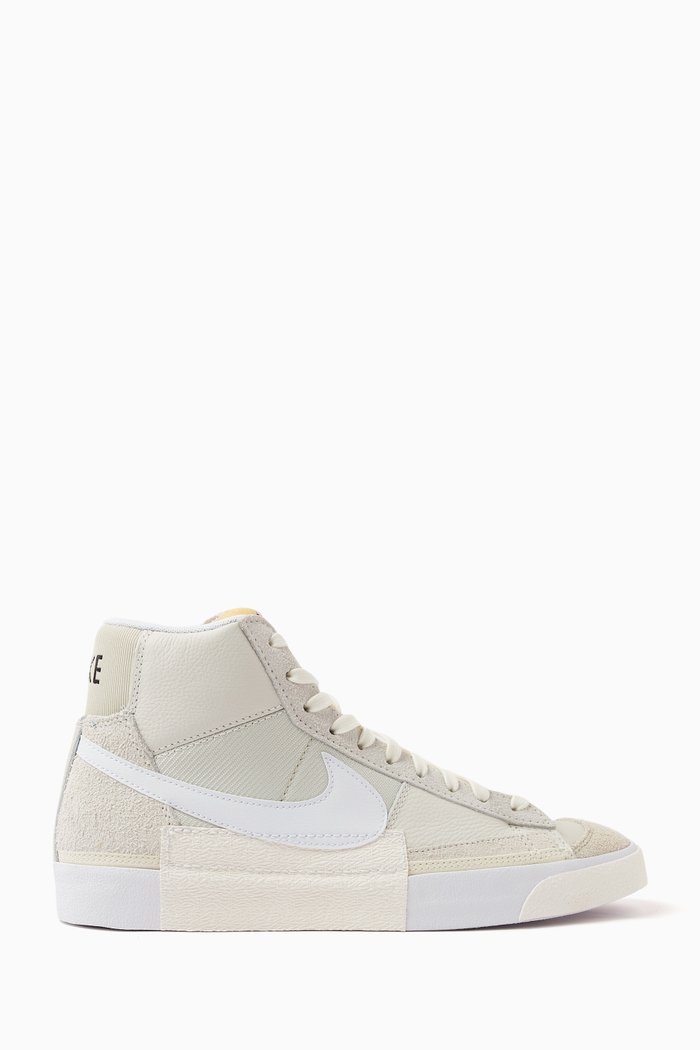 

Blazer Mid '77 Pro Club Sneakers in Leather, White