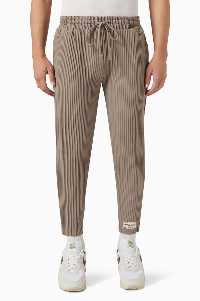 

Tapered Pants in PLISSE100©, Brown