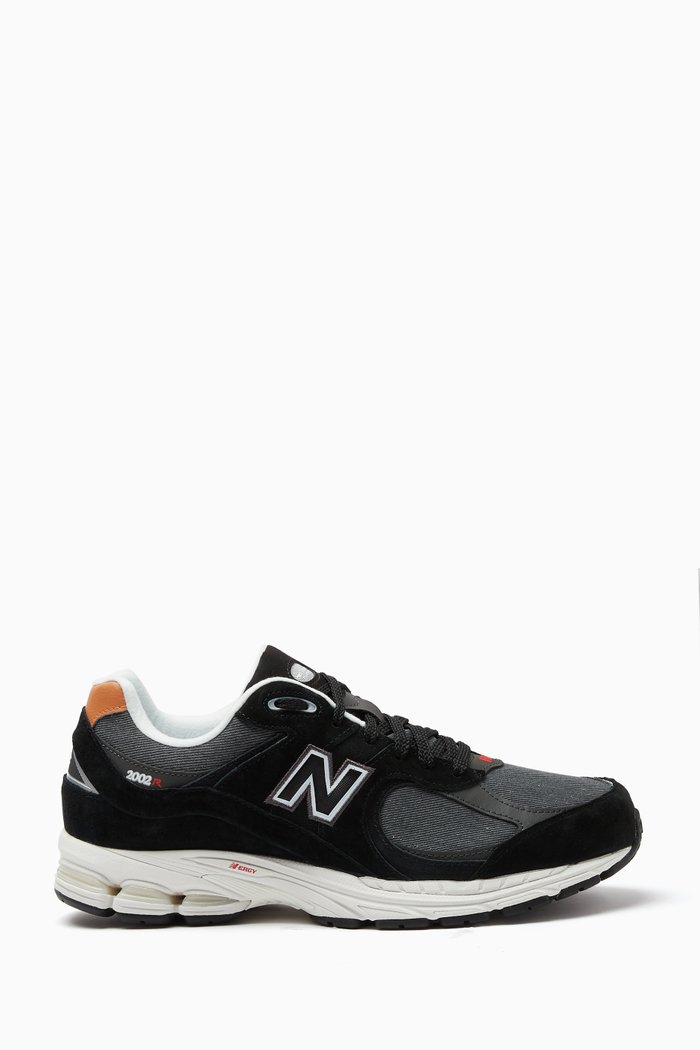 

2002R Heritage Unisex Low-top Sneakers in Textile, Black