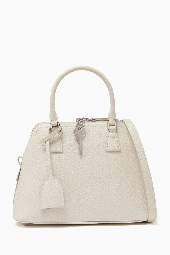 

5AC Classique Shoulder Bag in Smooth Leather, Grey