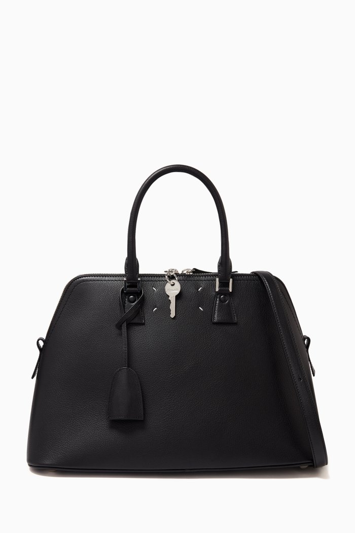 

5AC Classique Shoulder Bag in Smooth Leather, Black