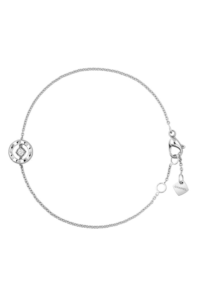

Quilted motif, 18K white gold, diamond