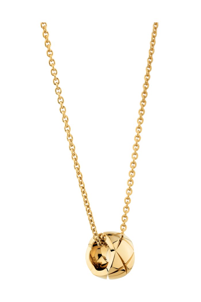 

Quilted motif, 18K yellow gold