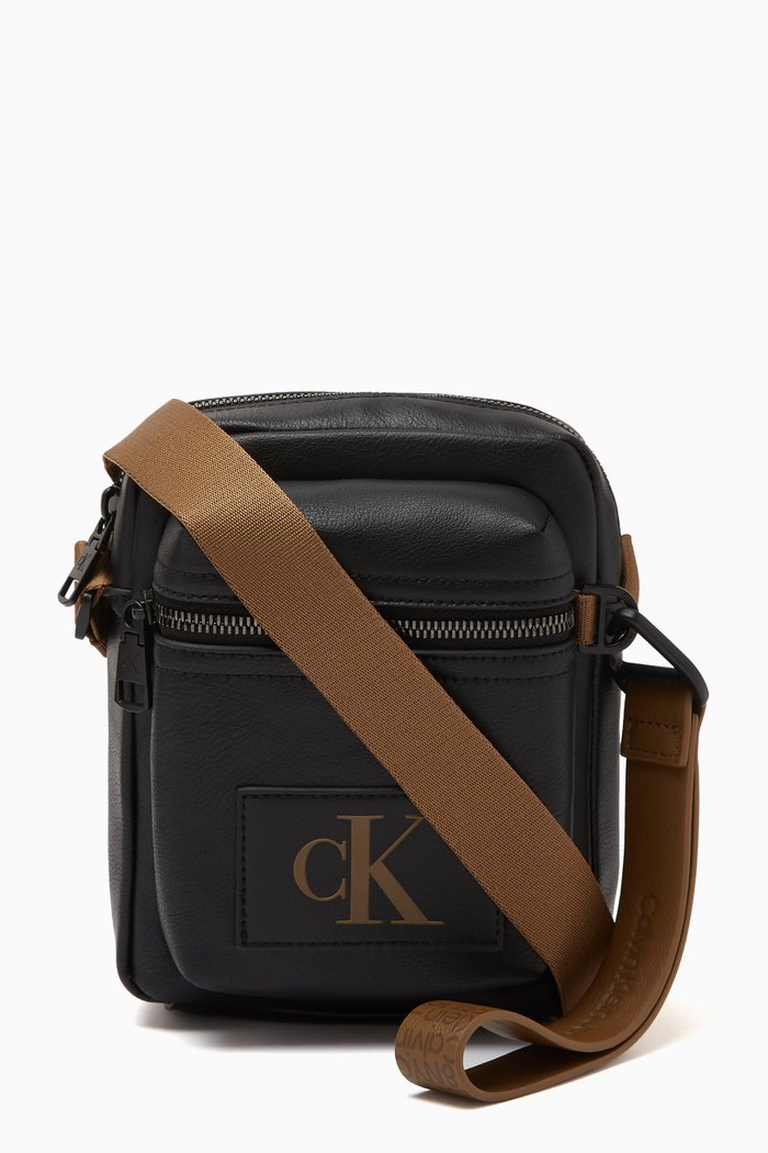 

Tagged Reporter Bag in Faux Leather, Black