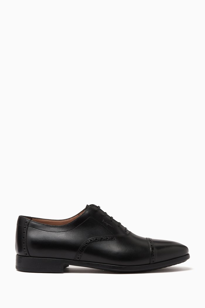 

Riley Oxford Shoes in Calf Leather, Black