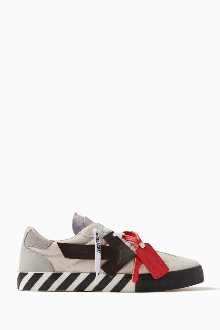

Low Vulcanized Sneakers in Suede, White