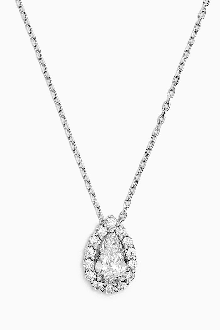 

Pear Halo Diamond Pendant Necklace in 18kt White Gold