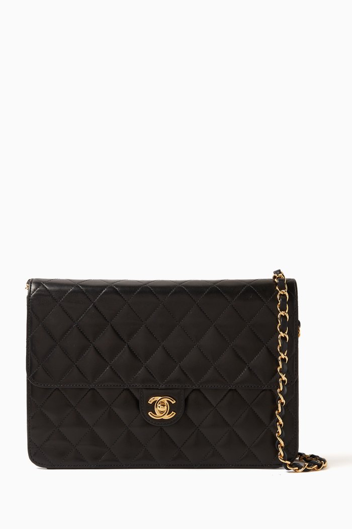 

Medium Classic Flap Shoulder Bag in Lambskin, Black