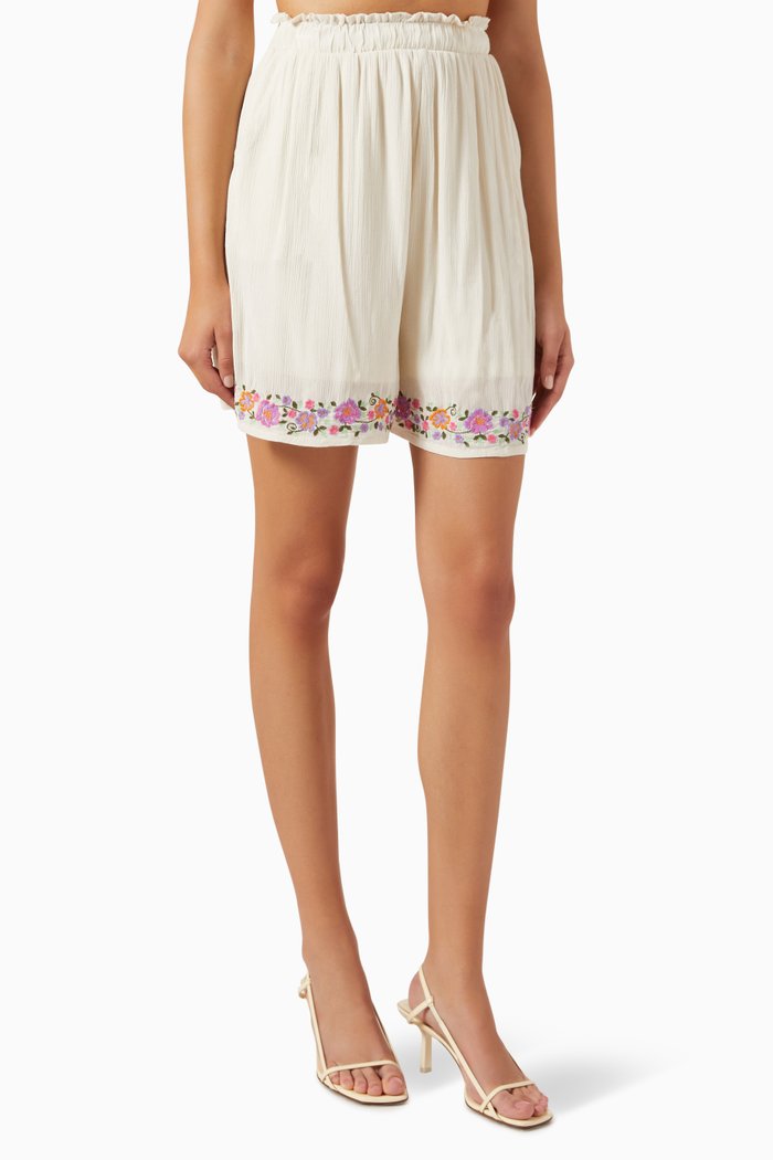 

Yasmichella Floral Shorts in Viscose, Neutral