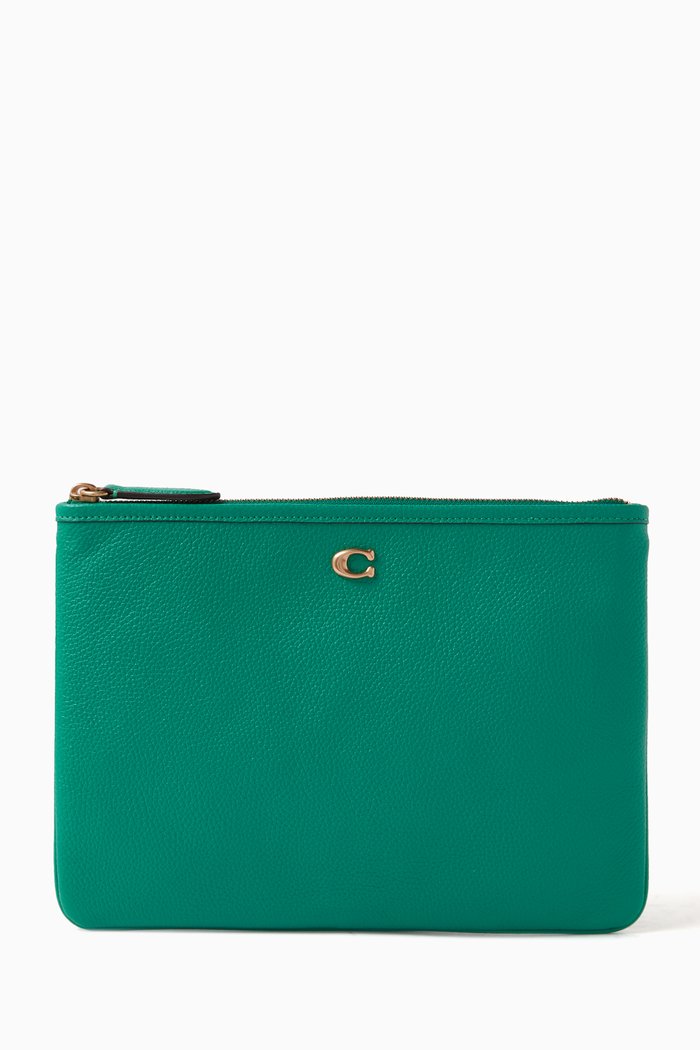 

Essential Pochette 28 in Pebbled Leather, Green
