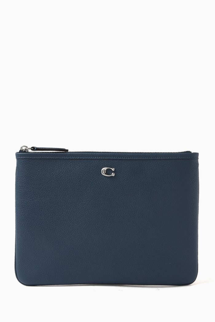 

Essential Pochette 28 in Pebbled Leather, Blue