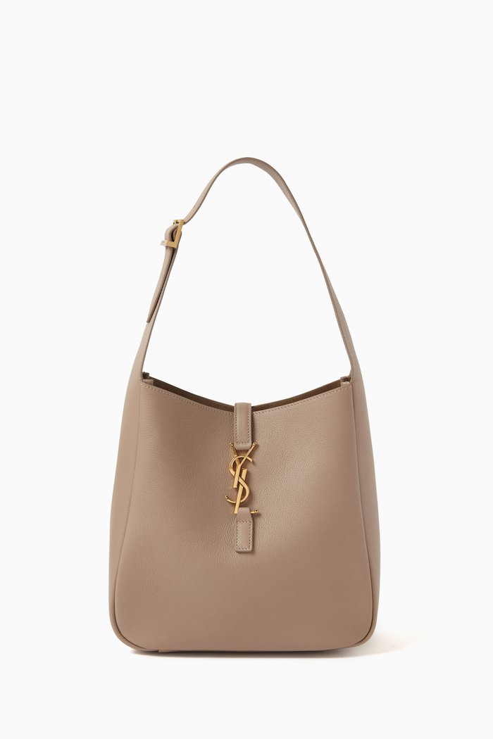 

Le 5 À 7 Soft Small Hobo Bag in Smooth Leather, Neutral