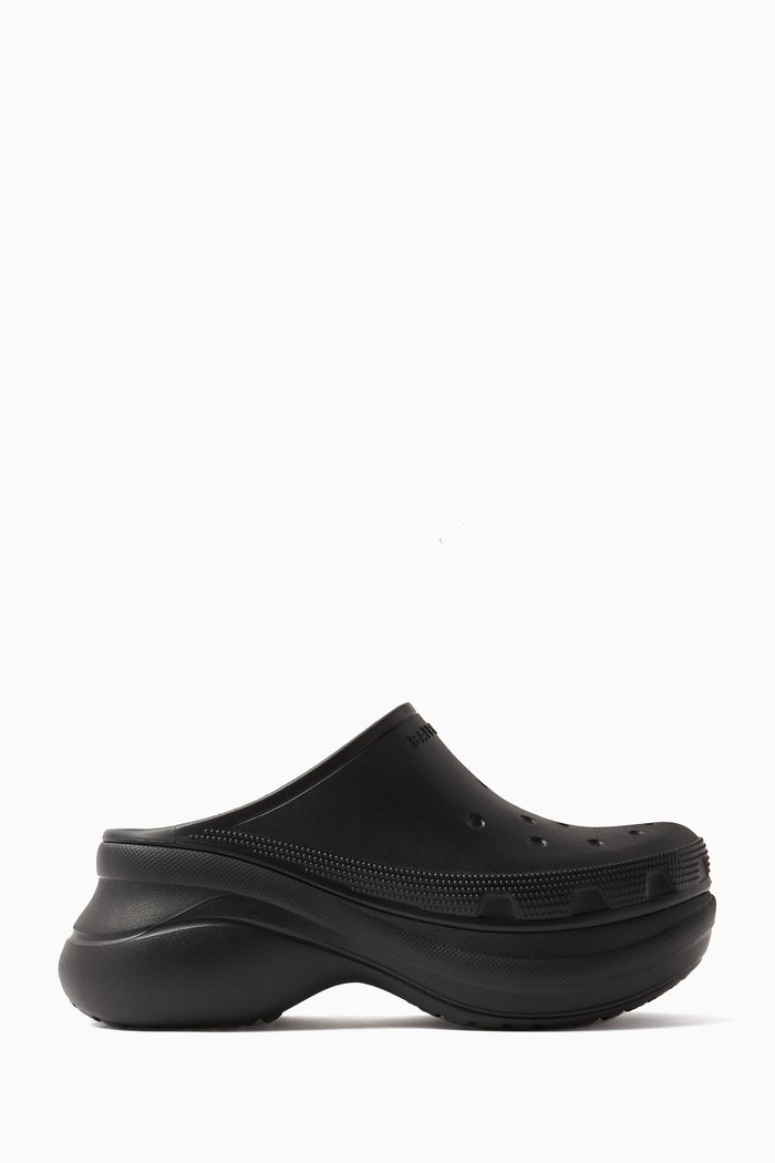 

x Crocs™ Closed Slides in Rubber, Black