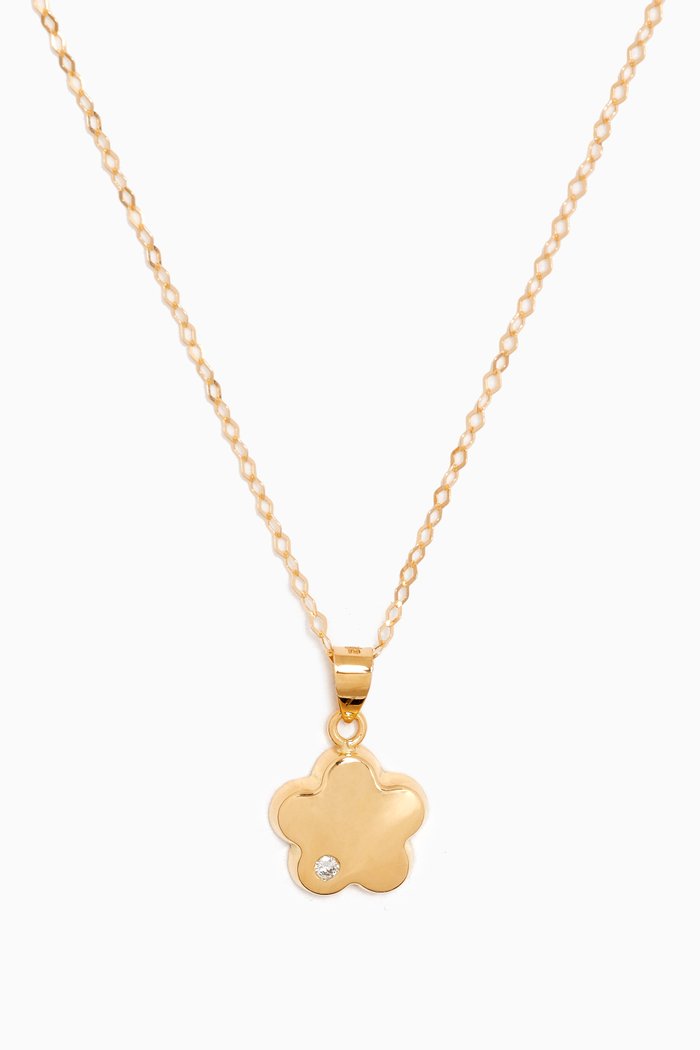 

Diamond Flower Set in 18kt Yellow Gold