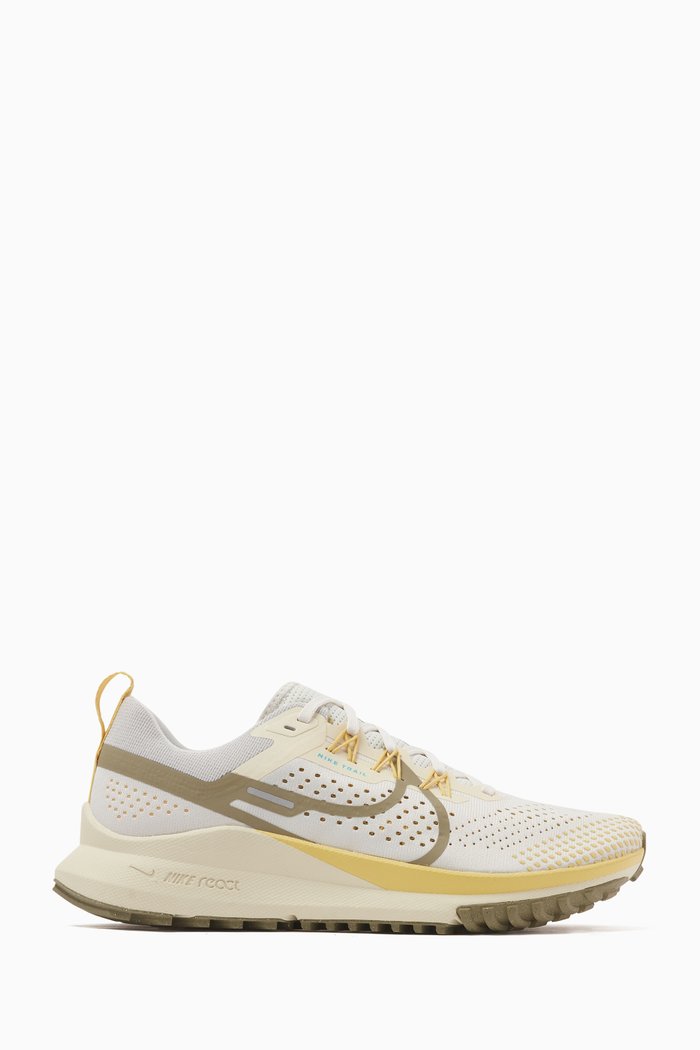 

React Pegasus Trail 4 Low-top Sneakers in Knit Mesh, Neutral