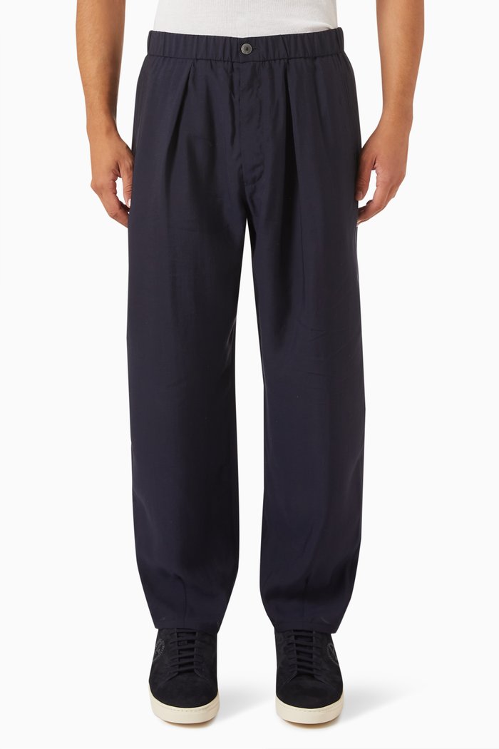 

Straight-fit Pleated Pants in Lyocell-silk Blend, Blue
