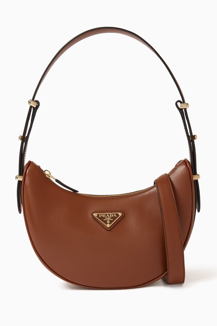 

Curved Shoulder Bag in Nappa Leather, Brown