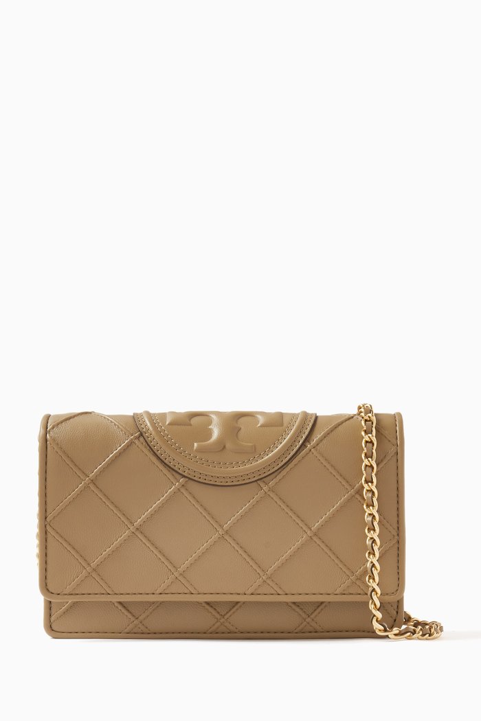 

Fleming Soft Chain Wallet in Leather, Neutral