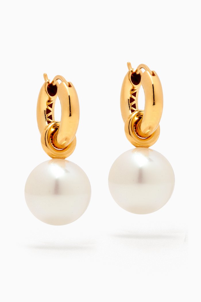 

Chubby Pearl Charm Huggies in Gold-plated Brass, White