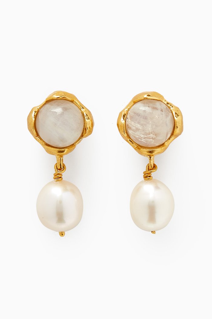 

The Moonlight Capture Pearl Earrings in 24kt Gold-plated Bronze, White