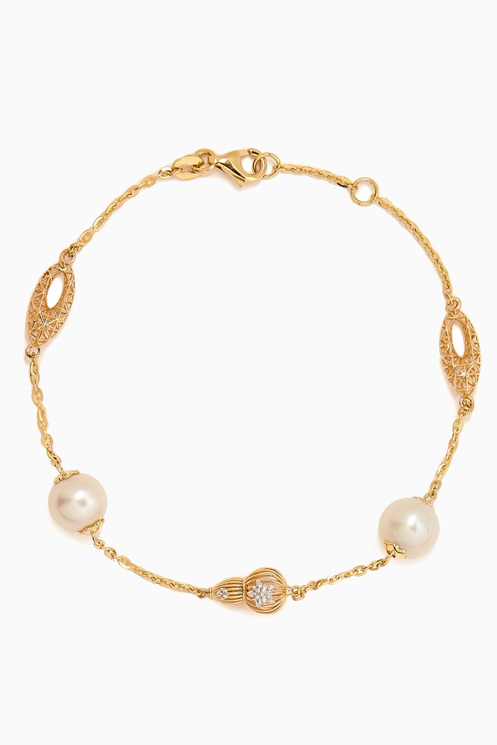 Kiku Freshwater Pearl Charm Bracelet in 18kt Gold, Multicolour