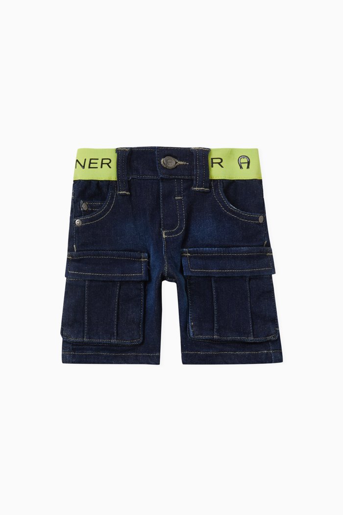 

Logo Cargo Shorts in Denim, Blue
