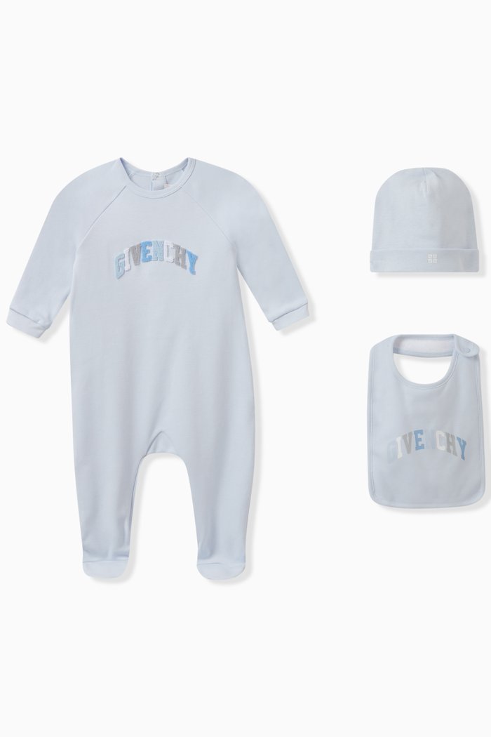 

Logo Appliqué Hat, Bib and Sleepsuit Set in Cotton, Blue