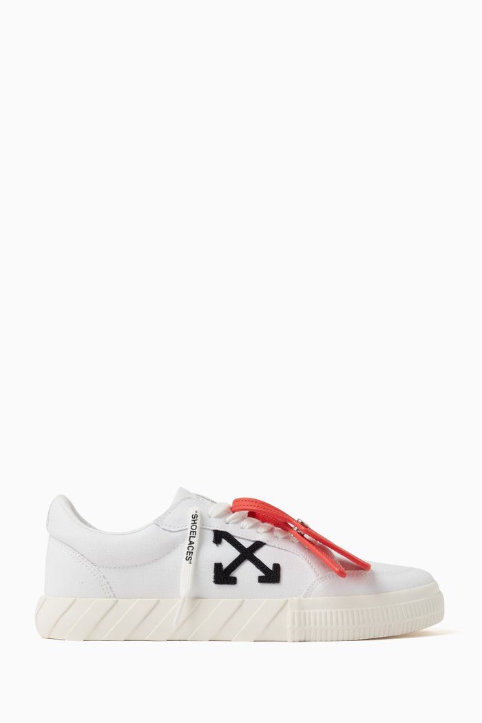Low Vulcanized Sneakers in Canvas, White