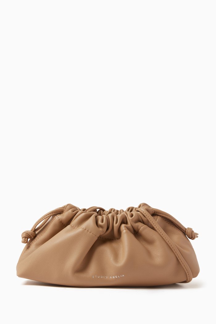 

Mini Pebble Pouch in Leather, Neutral