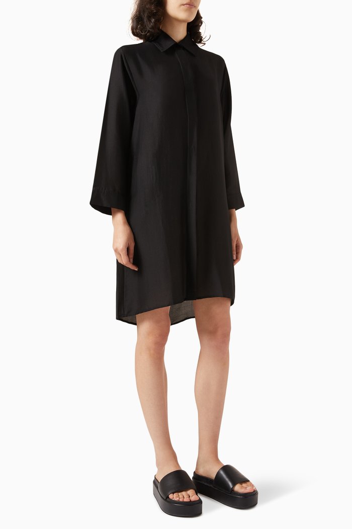 

Sam Curved Hem Shirt in Silk-Blend, Black
