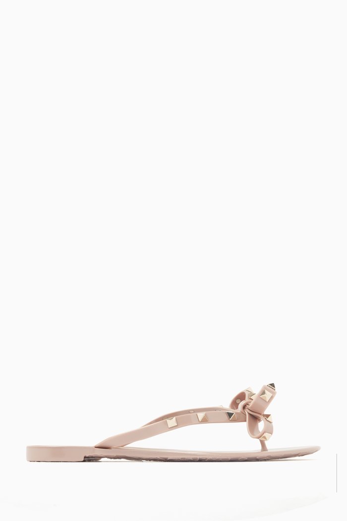

Valentino Garavani Rockstud Flip Flops in PVC, Neutral