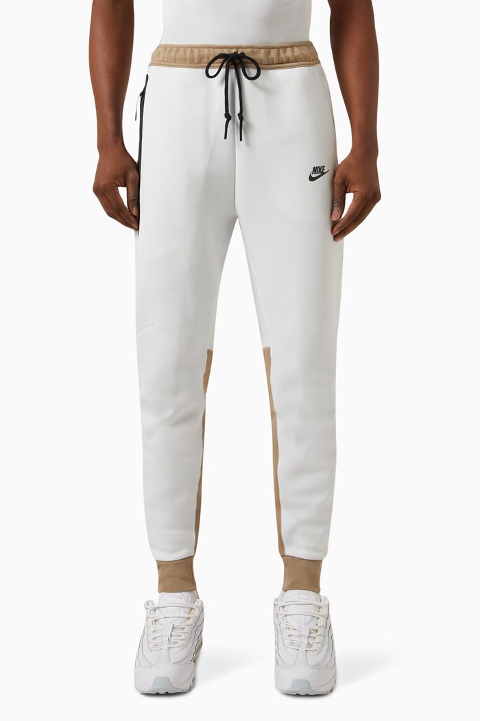 

Logo Sweatpants in Tech Fleece, Neutral