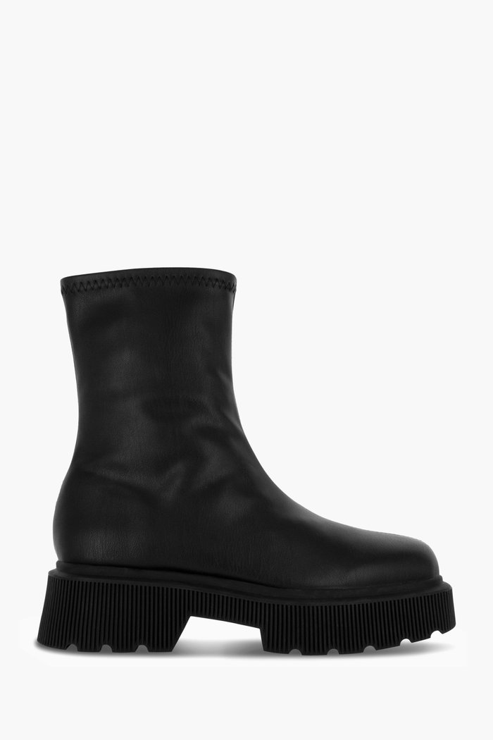 

Jonas Ankle Boots in Leather, Black