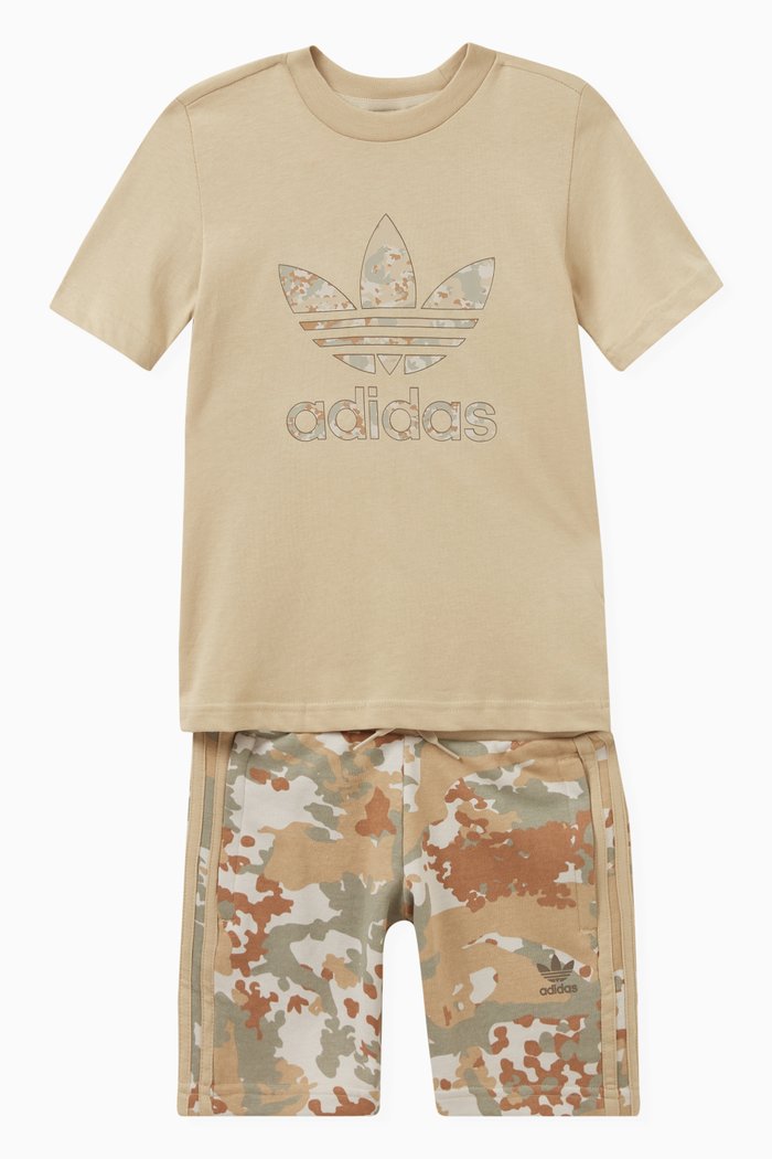 

Camo Trefoil Print T-shirt & Shorts in Cotton, Neutral
