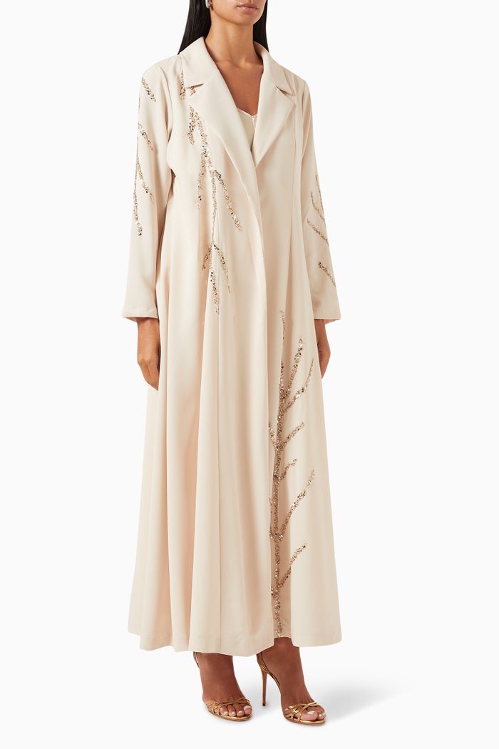 

Mademoiselle Abaya, Neutral