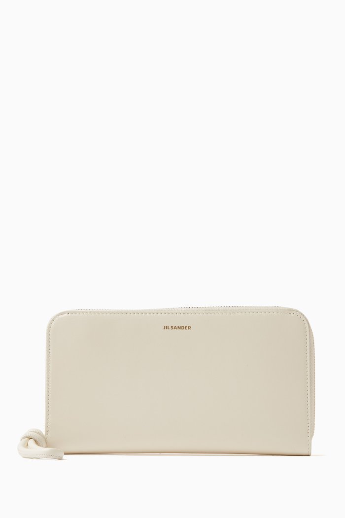 

Medium Giro Zip-around Wallet in Leather, Neutral