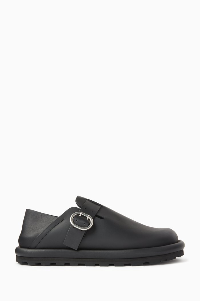 Buckled Shoes in Leather, Black