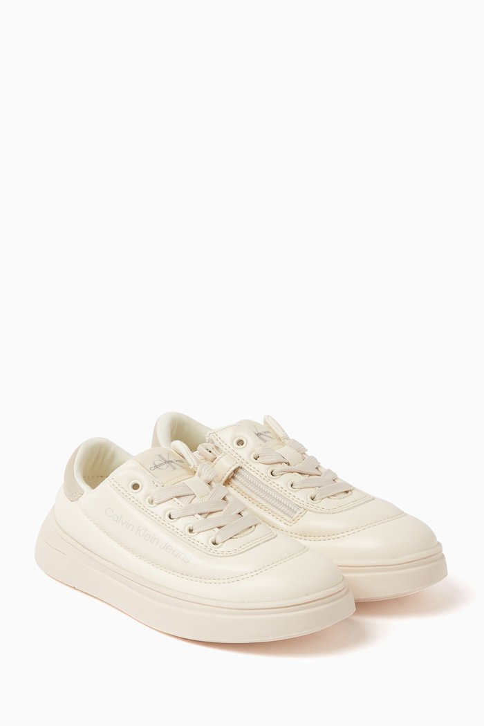 

Low-Cut Sneakers in Faux Leather, White