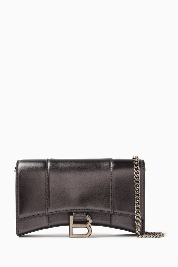 

Hourglass Wallet on Chain in Metallized Calfskin, Grey