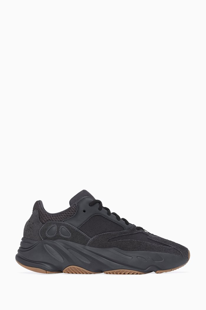 

YEEZY BOOST 700 Low-top Sneakers in Mesh & Leather, Black
